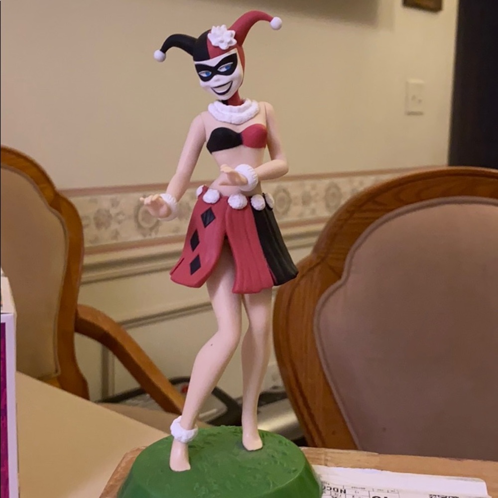 Luau Harley Quinn Bobble Figurine